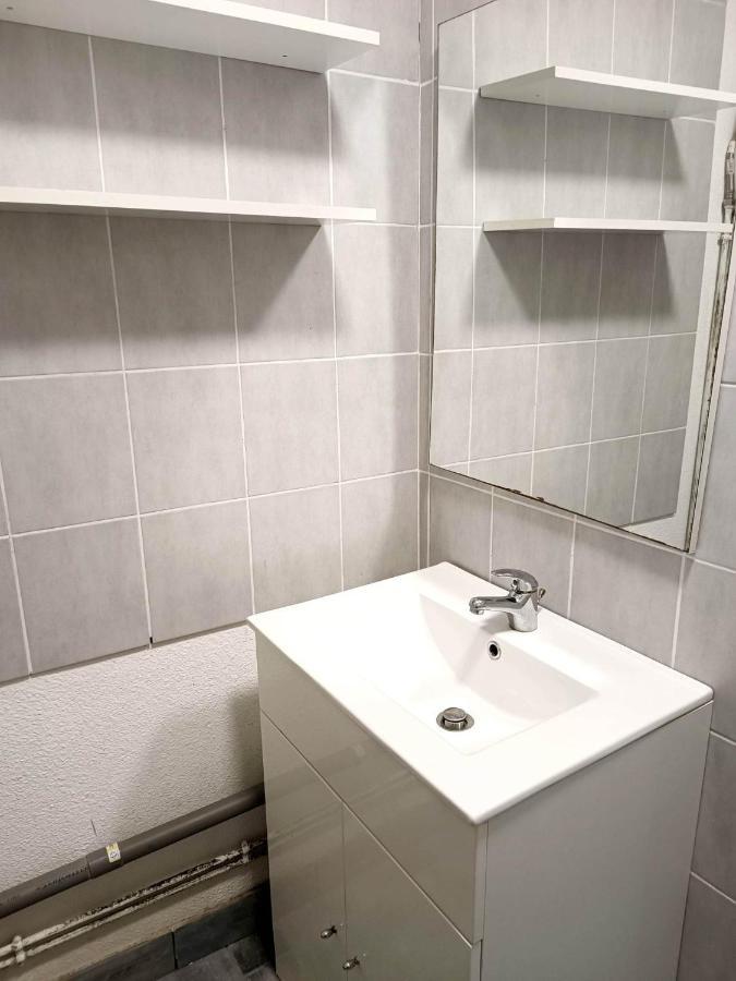 Agreable Logement Sur La Marina Apartment เลอบาร์กาแรส ภายนอก รูปภาพ