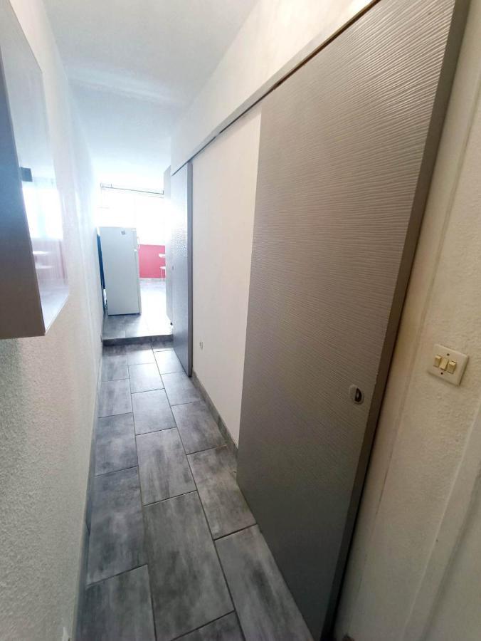 Agreable Logement Sur La Marina Apartment เลอบาร์กาแรส ภายนอก รูปภาพ
